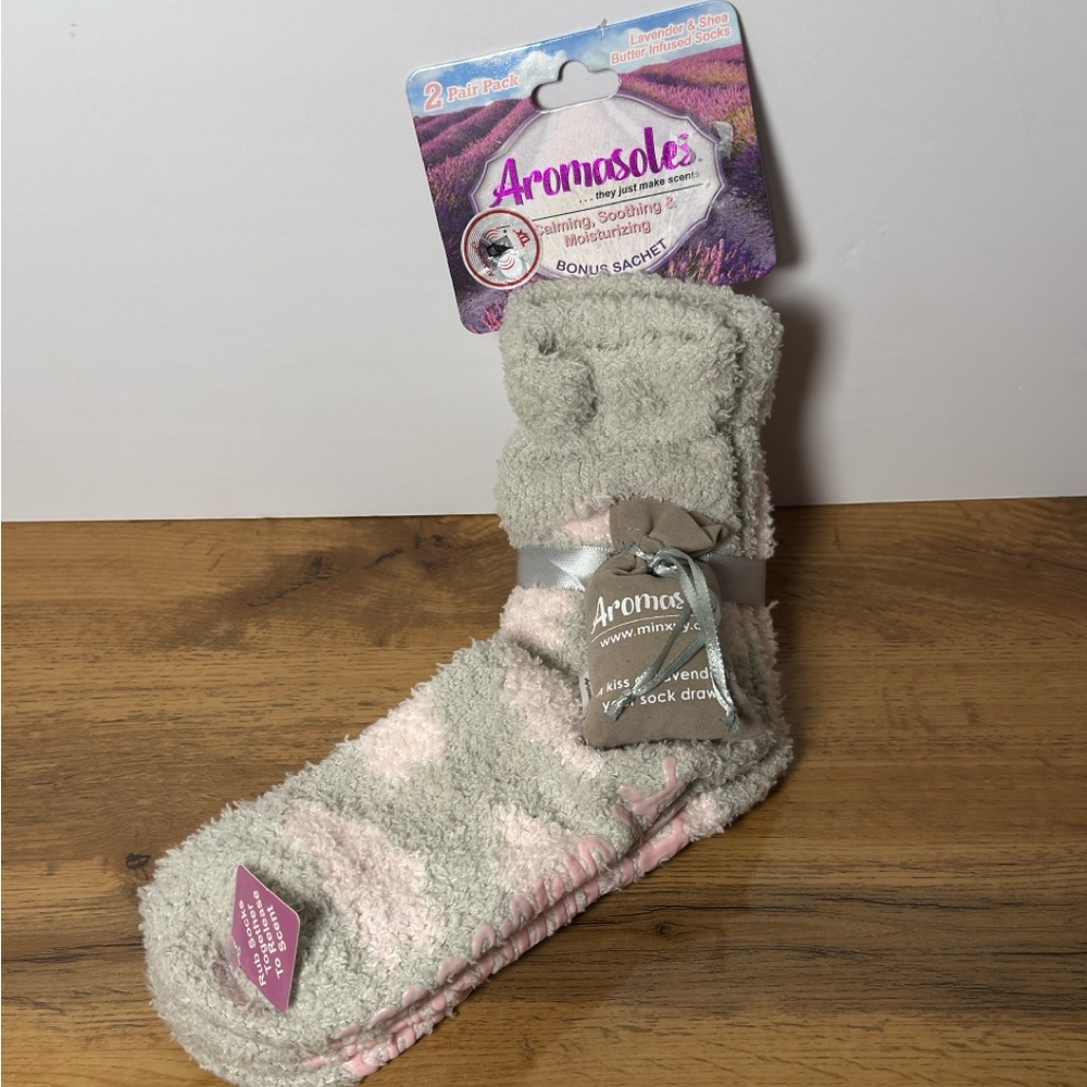 Aromasoles Plush Lavender-Infused Gray & Pink Cozy Socks, 2 pair Aroma Satchel